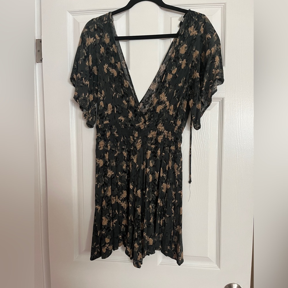 Patterned romper, size medium